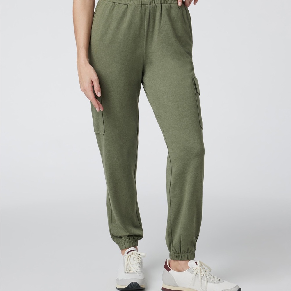 Vuori Green/metal cargo boyfriend joggers small